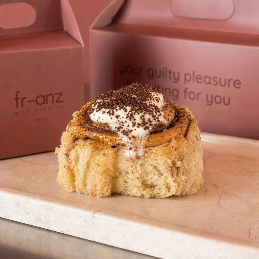 Tiramisu cinnamon roll